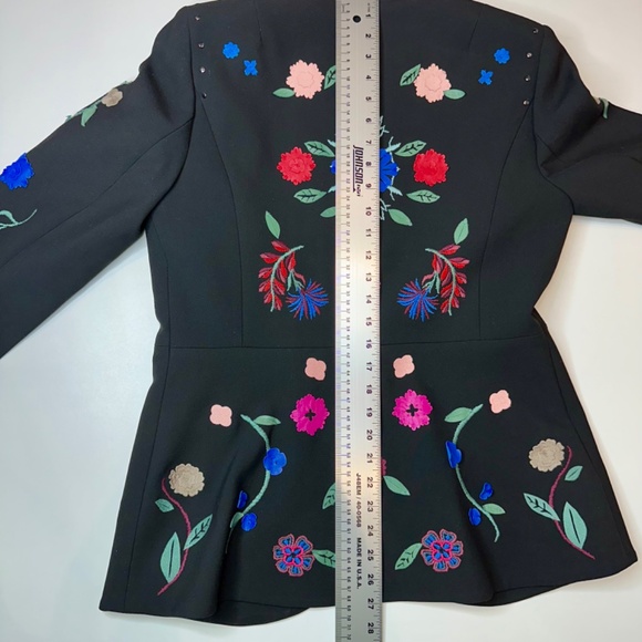 Carlisle Collection Black fitted blazer w/colorful appliqué flowers. Size 8 EUC - Picture 11 of 15